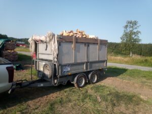 Innelagret tørr bjørk, og furu i 1500 l, og 60 l sekker