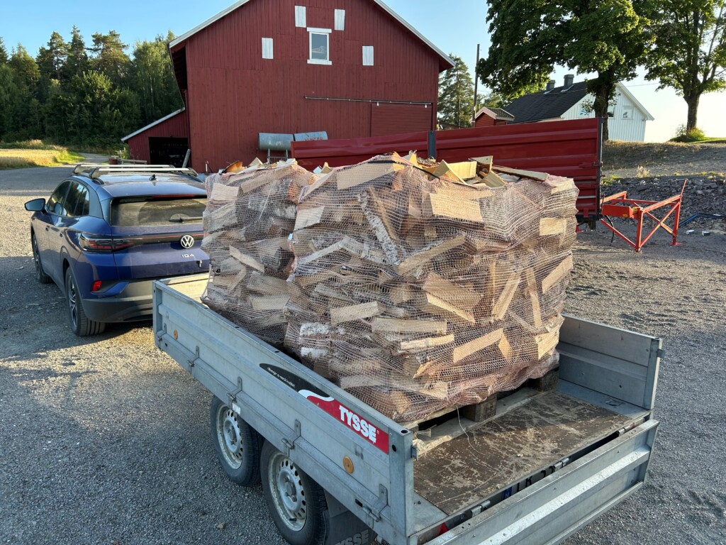 Tørr bjørkeved i 1000l sekker