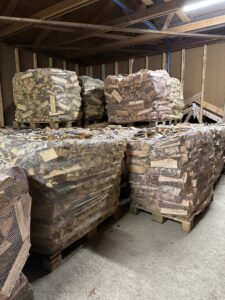 Tørr bjørkeved i 1000 liter sekker