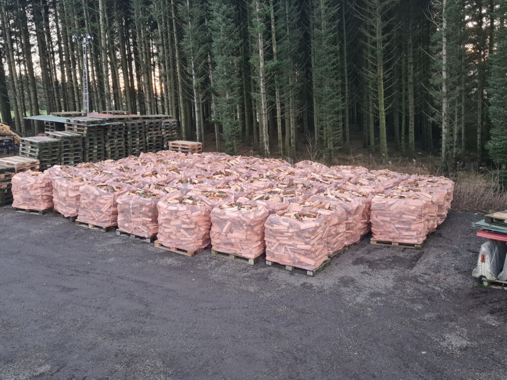 Leverer! Tørr Furu 1000l sekk