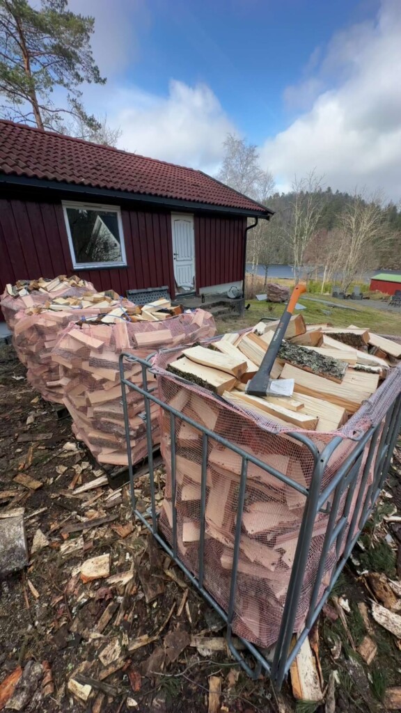 Tørr bjørkeved 60 liters og 1000 liters sekker